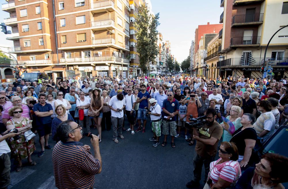 El Cabanyal reclama en la calle que "la urbanización no es suficiente"