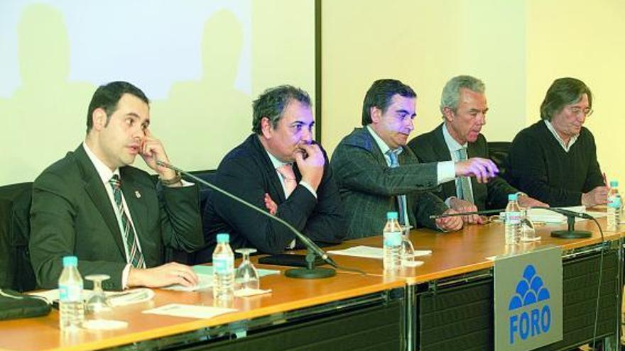 Pablo Sánchez Lorda, Luis de la Vallina, Ramón del Riego, Raimundo Abando y Francisco Crabiffosse, ayer, en Avilés.