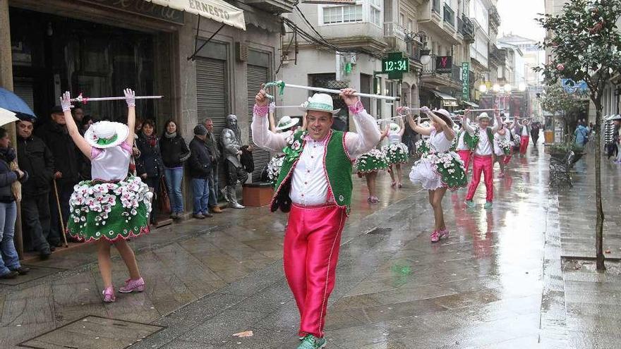 Otro grupo participante, bajo la lluvia. // Iñaki Osorio