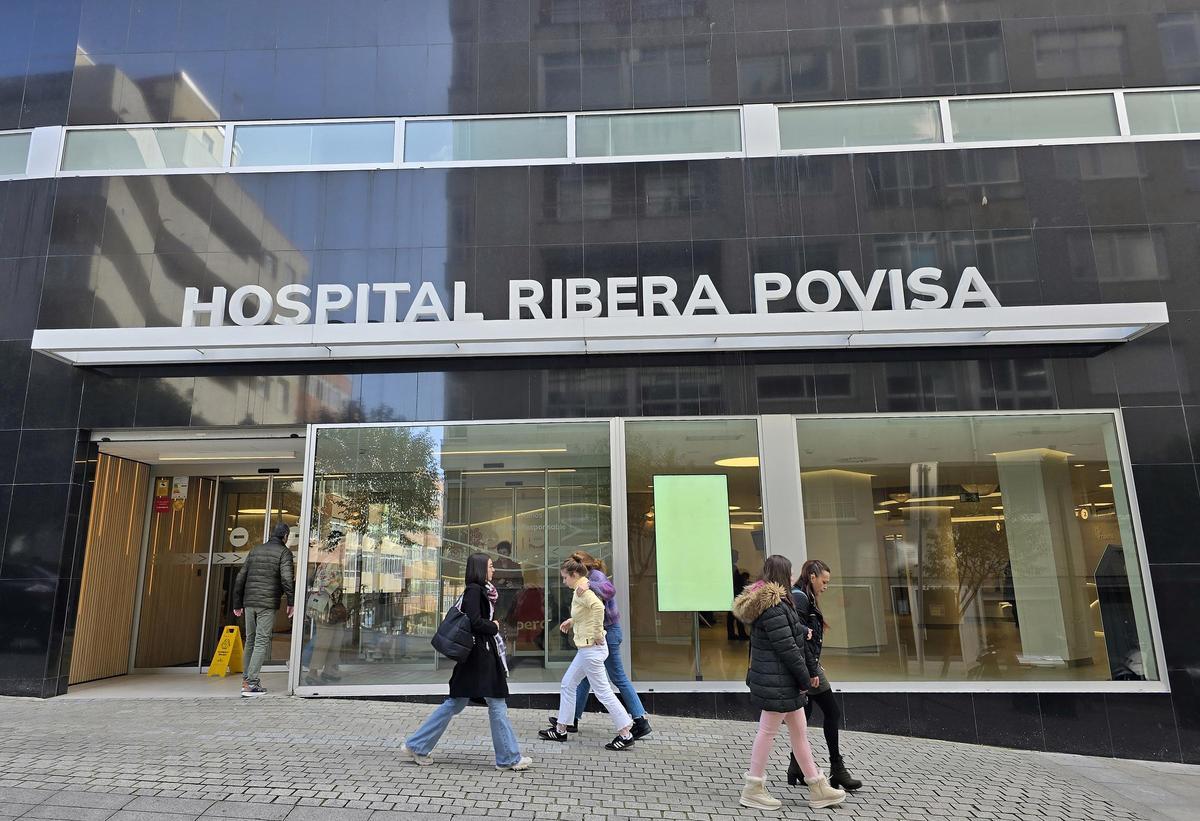 Entrada del Hospital Ribera Povisa en Vigo.