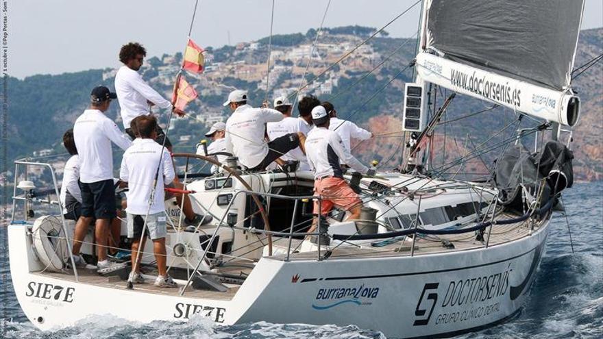 ‘Porrón IX’, de Luis Senís, gana la Rolex Swan Cup en Cerdeña