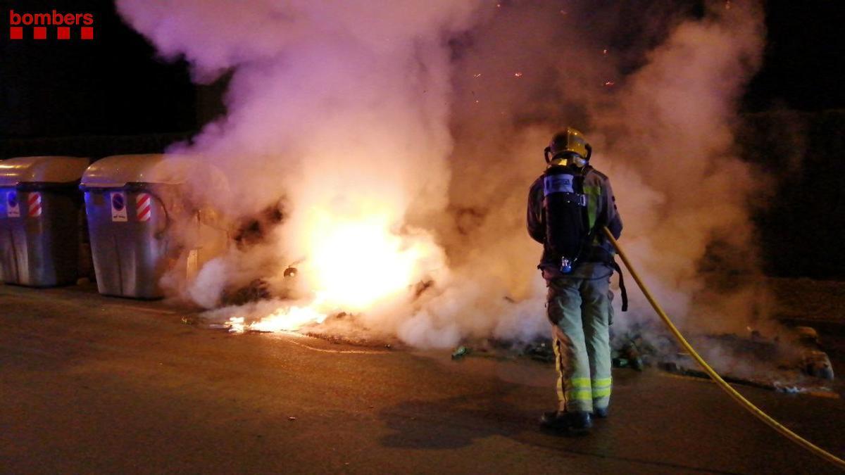Els Mossos i la Policia de Sabadell activen un dispositiu després dels episodis de crema de contenidors