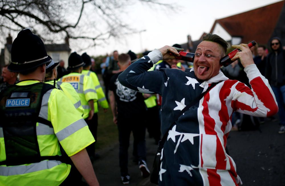 Fans celebrate after British singer Keith Flint ...