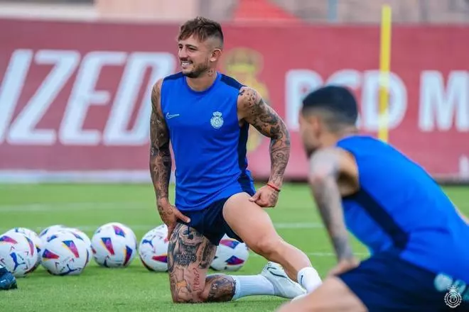 Maffeo, jugador del RCD Mallorca, se deja querer por el Sevilla en un TikTok
