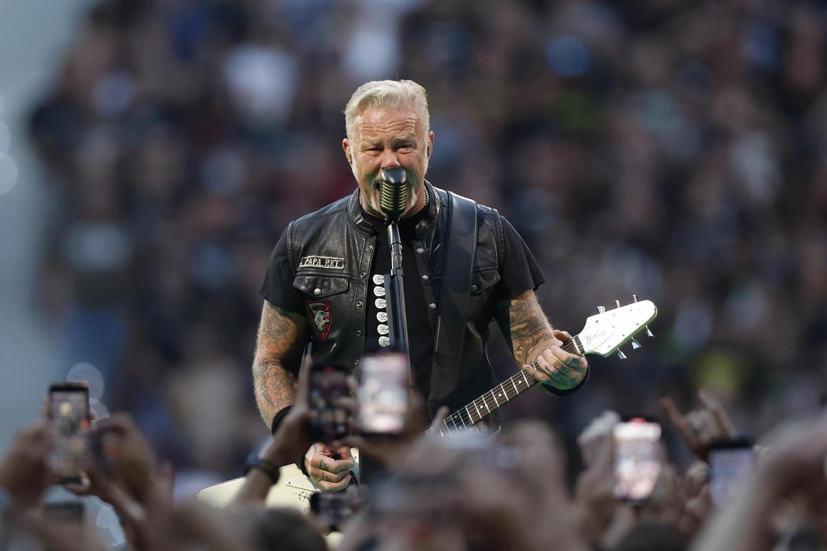 James Hetfield, de Metallica, anoche en el estadio Metropolitano.