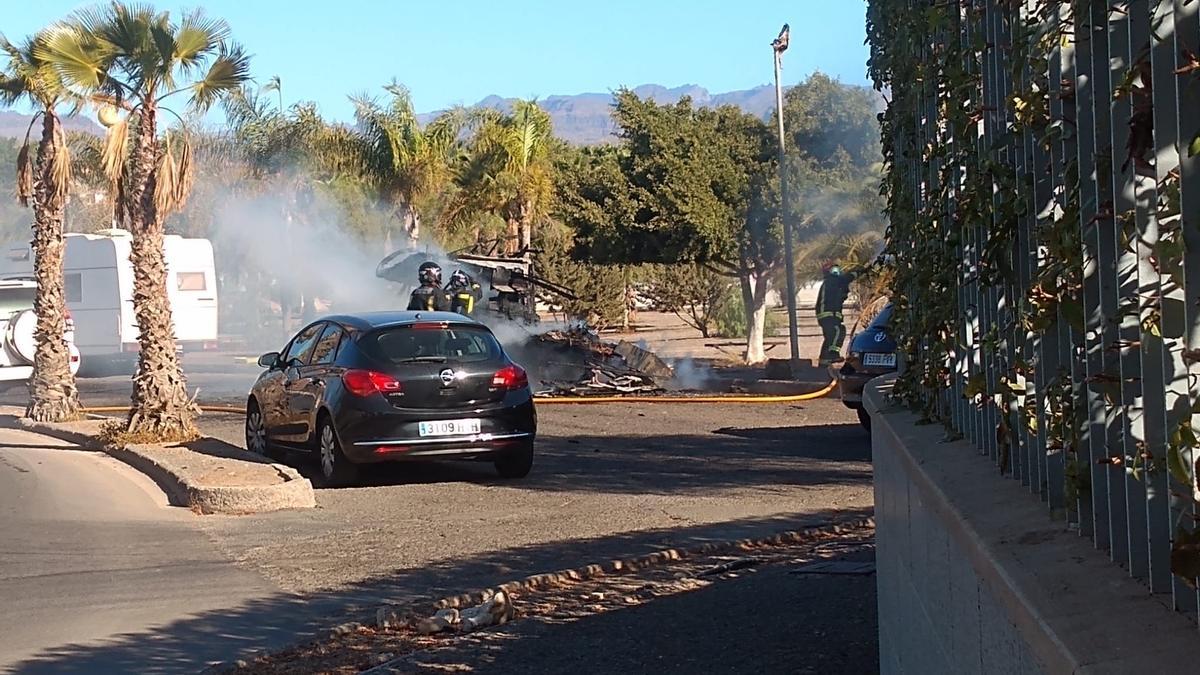 Arde una autocaravana en San Bartolomé de Tirajana