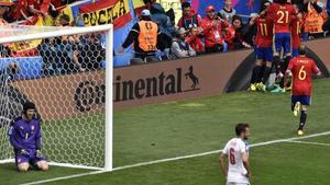 marcosl34268547 czech republic s goalkeeper petr cech  l  reacts a160614155103