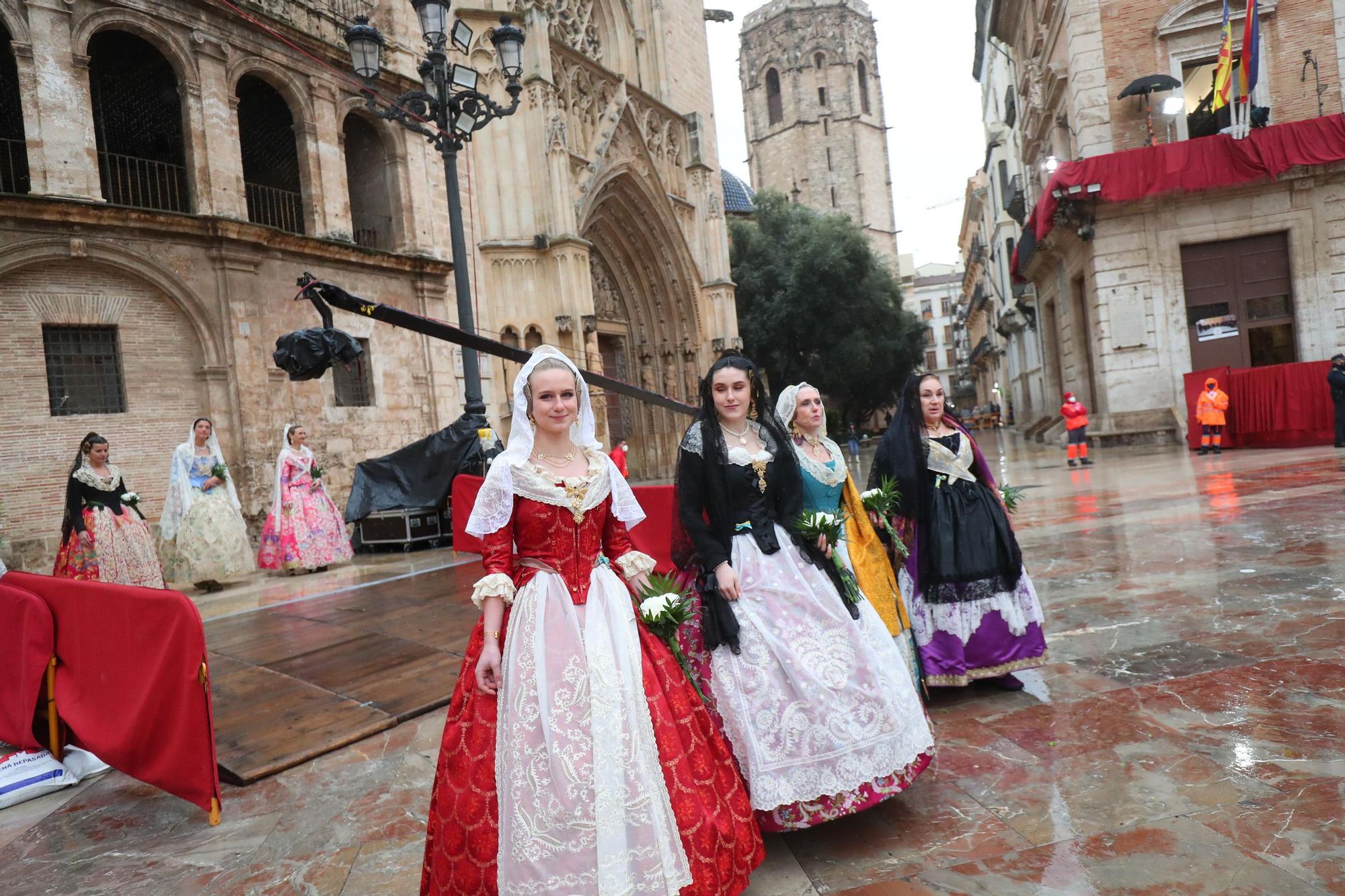 Búscate en el primer día de ofrenda por la calle de la Paz (entre las 17:00 a las 18:00 horas)