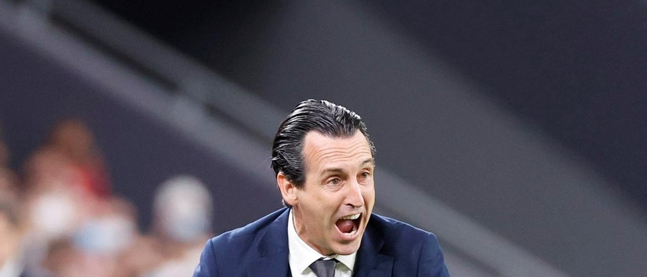 Unai Emery contrariado en el encuentro ante el Athletic Club.