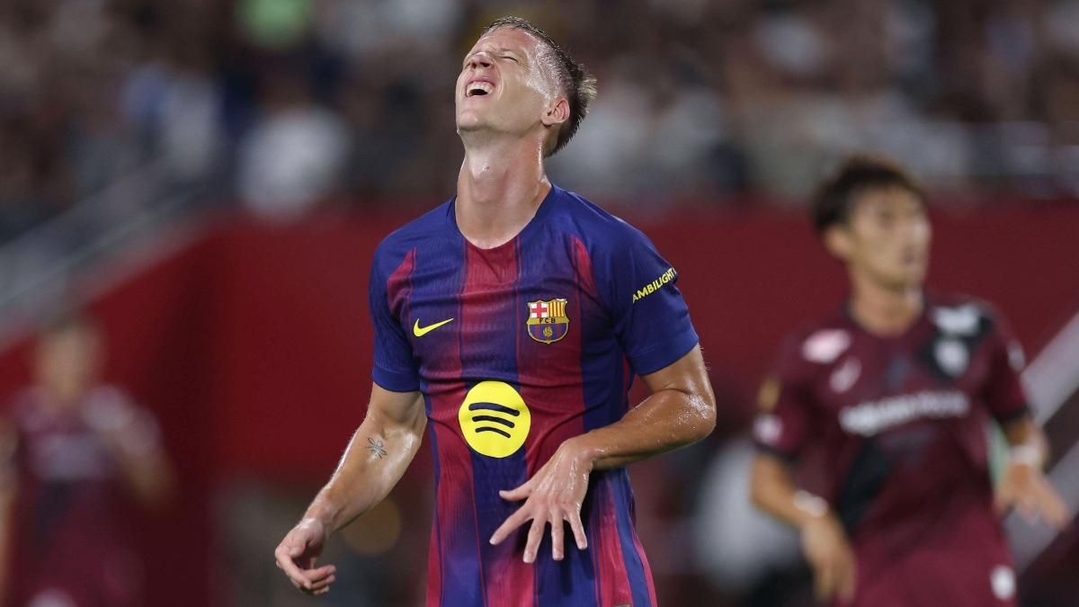 Los jugadores titulares del Barça se preparan para el partido frente el FC Seoul
