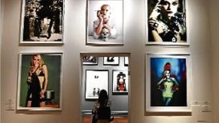 La famosa revista de moda exhibeix les fotografies més icòniques.