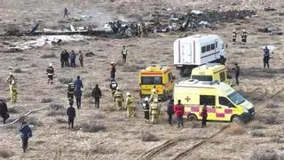 Al menos 39 muertos y 32 supervivientes tras estrellarse un avión en Kazajistán