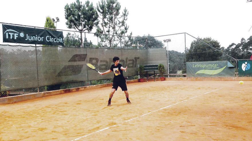 Tomás Currás, durante uno de sus partidos en Leiria. // FdV