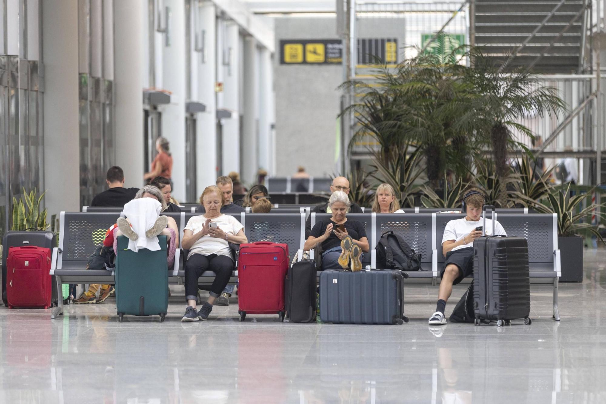 El aeropuerto de Mallorca opera más de 3.000 vuelos durante el puente de mayo