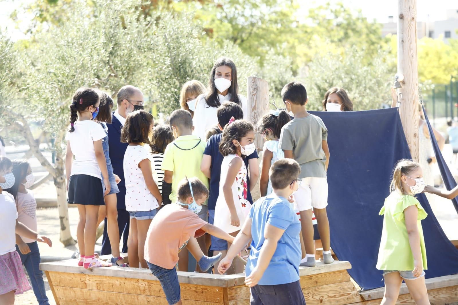 FOTOGALERÍA | La reina Letizia inaugura el curso escolar en Zuera