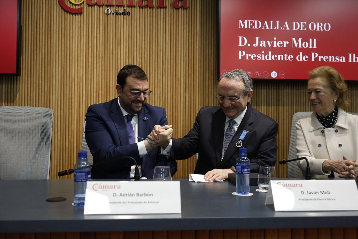 La Cámara de Comercio de Oviedo concede su Medalla de Oro a Javier Moll, presidente de Prensa Ibérica