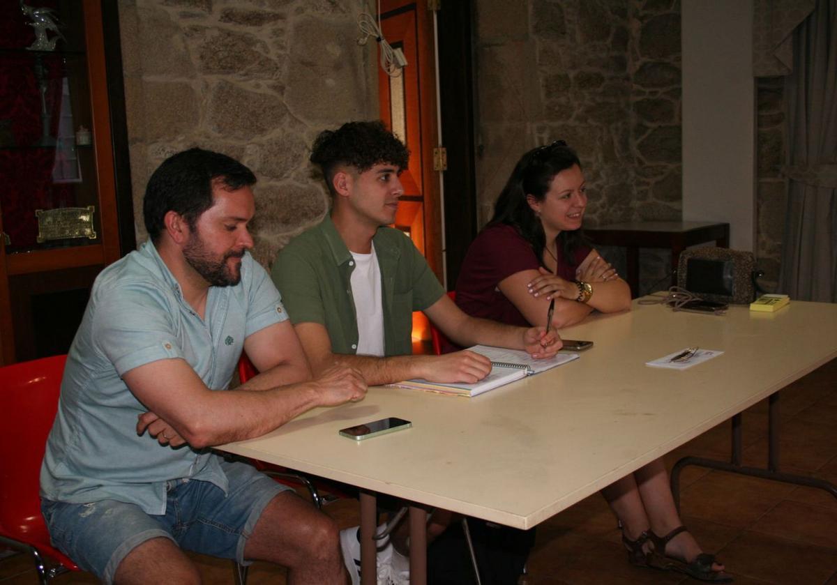 Un instante de la asamblea general extraordinaria de Amigos da Empanada celebrada ayer. | // FDV