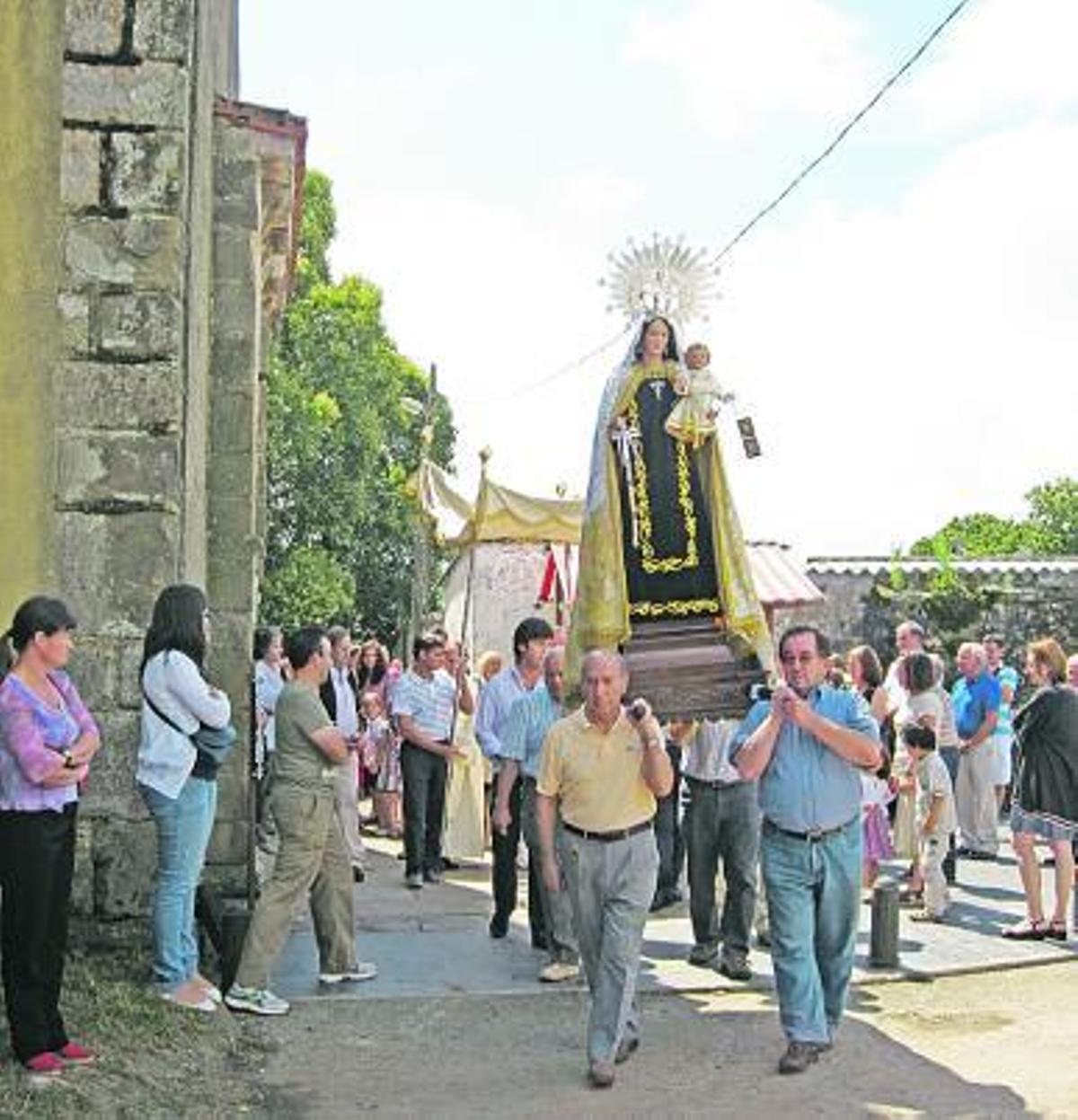 Gurullés celebra 
 el Carmen con su iglesia renovada