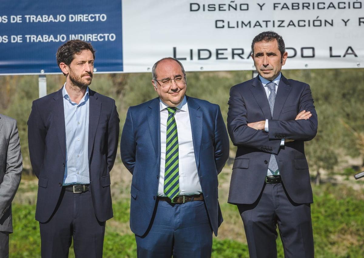 De izquierda a derecha, Carlos García, Director General de Genaq; Antonio Blanco, Director General de Keyter; José María Raya, Director General de Intarcon.