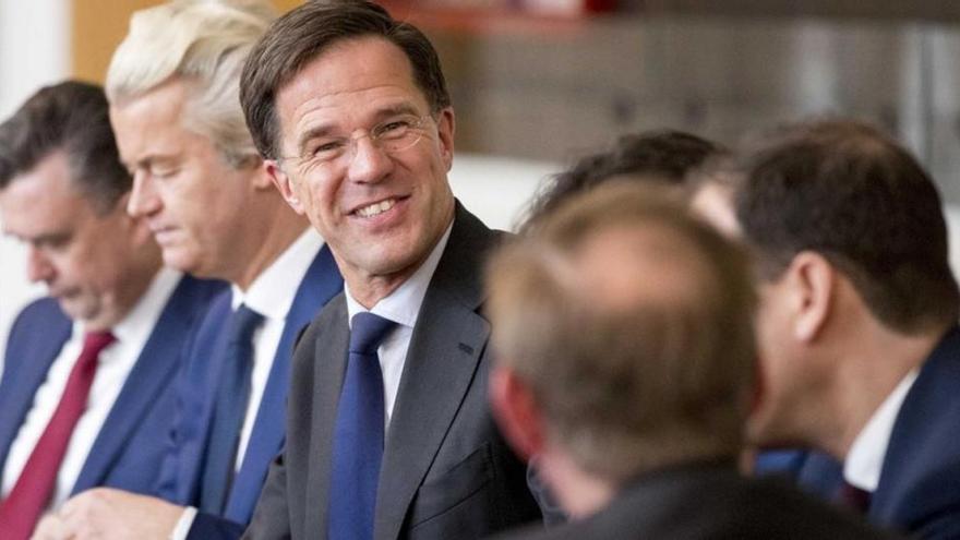 El primer ministro holandés busca a la desesperada un cuarto socio para poder formar Gobierno en Holanda