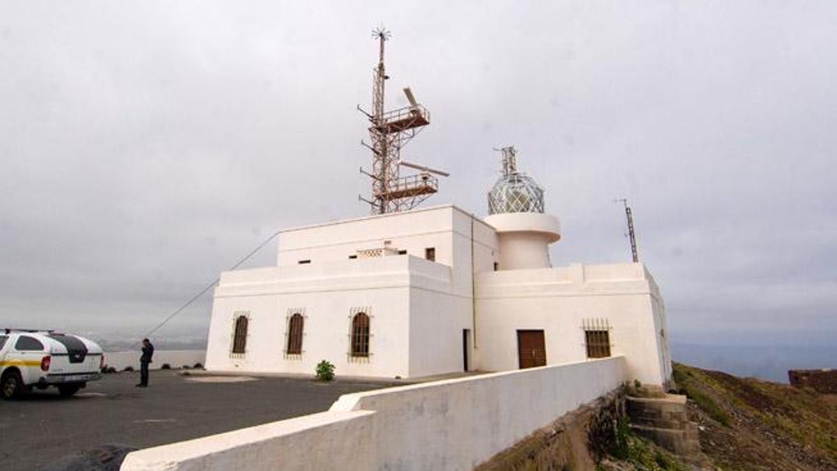 Vista del faro de La Isleta.