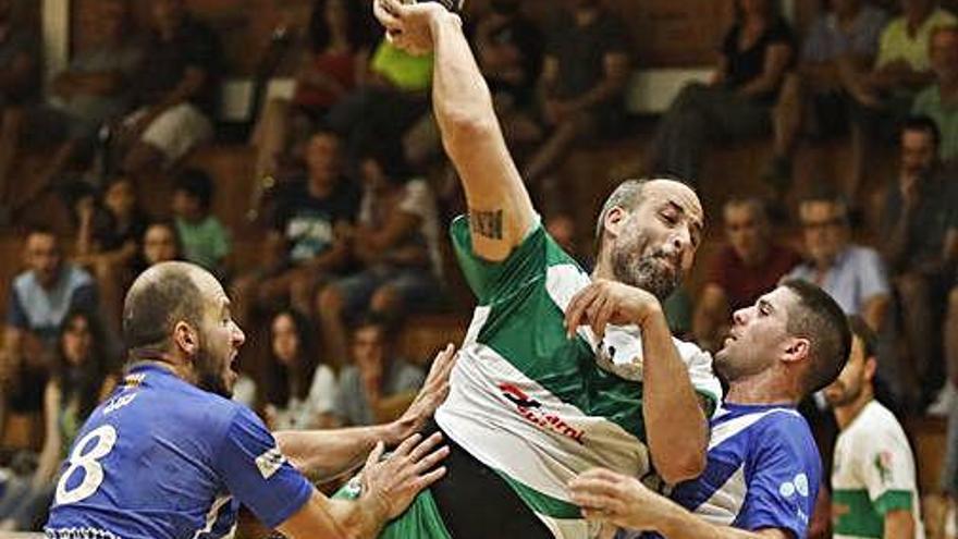 Masmiquel, en una acció de l&#039;amistós Bordils-Banyoles.