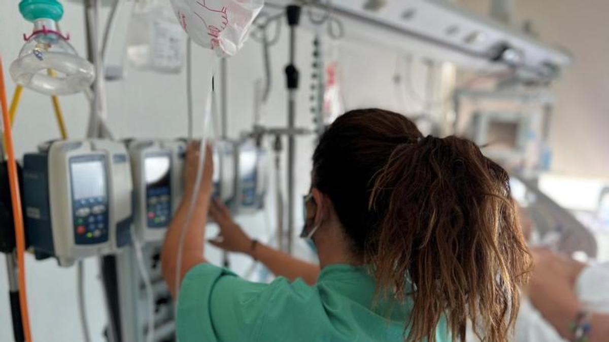 Una enfermera en un hospital de la provincia.