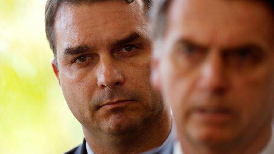 Eliminan el secreto bancario al hijo de Bolsonaro y será investigado