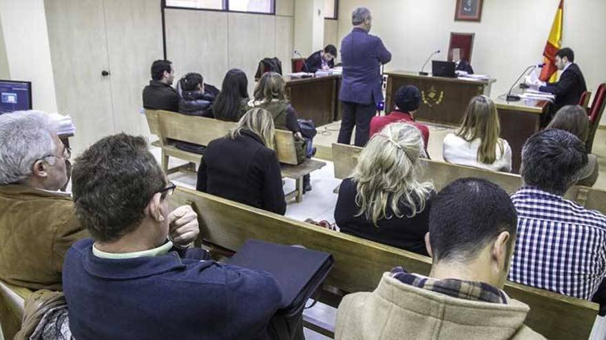 Arranca el juicio por los despidos del Ayuntamiento de Mérida con nueve empleados