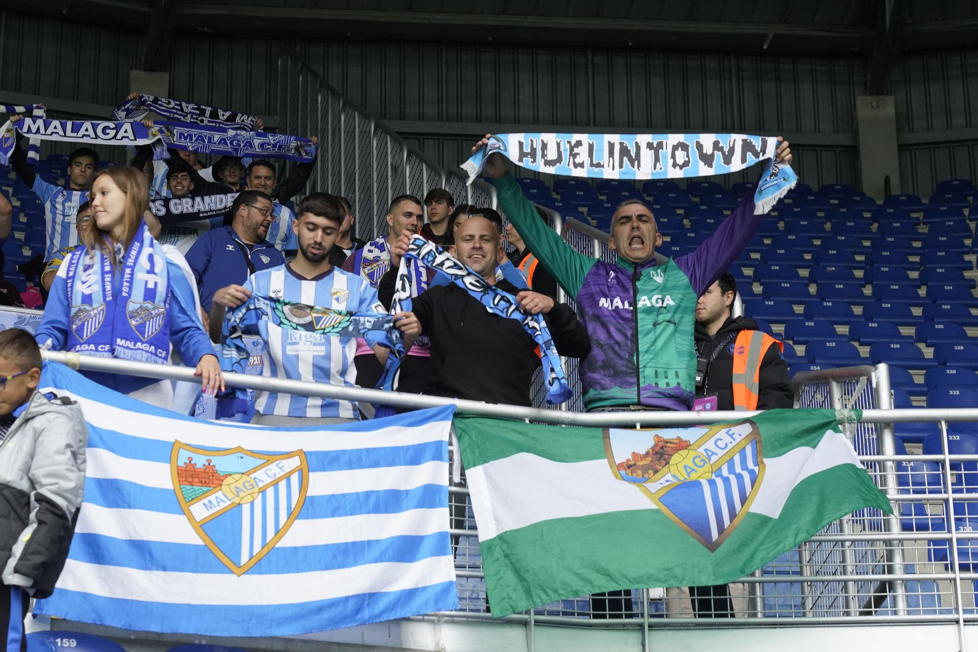 Aficionados del Málaga CF en las gradas de Mendizorroza