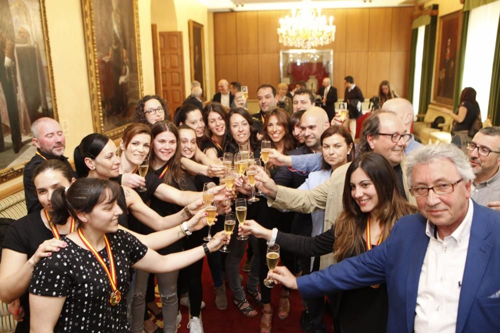 Recepción en el Ayuntamiento de Gijón a las jugadoras del Mavi NT de Balonmano