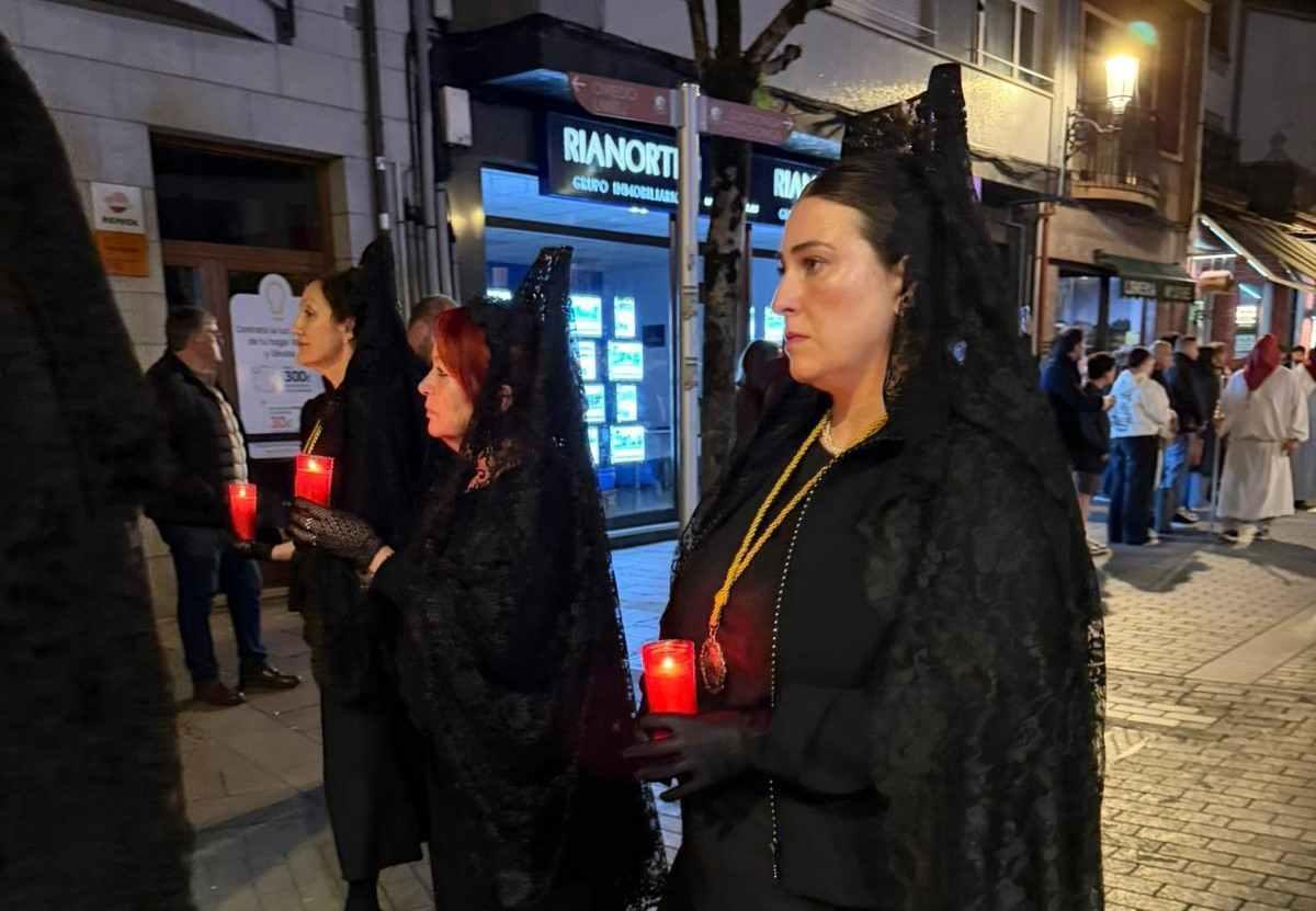 En imágenes: Así fue la procesión de La Soledad, en Cangas de Onís En imágenes: Así fue la procesión de La Soledad, en Cangas de Onís