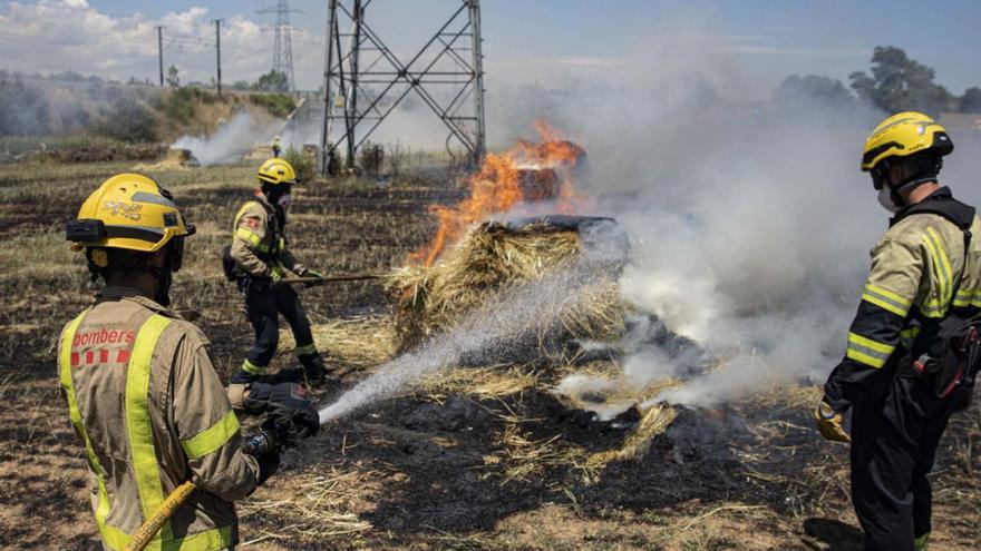 Dos incendis a Sils i la Jonquera posen els bombers en alerta
