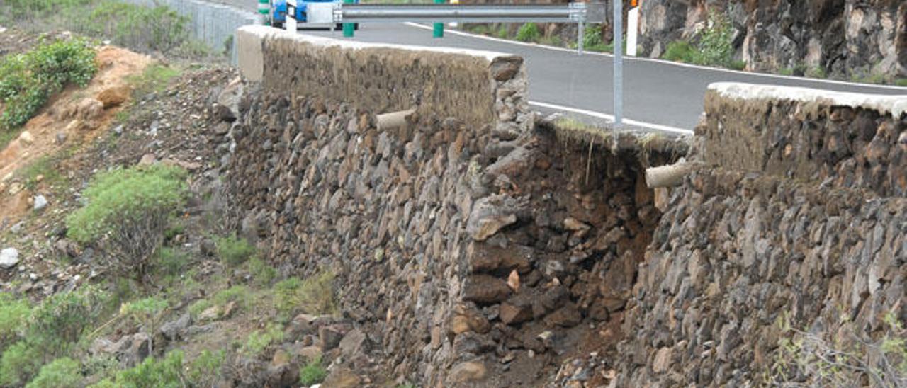 Varios destrozos en la vía de Santa Lucía a Temisas.