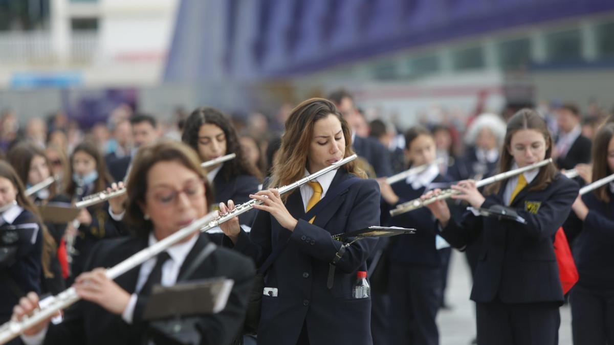 Mil músicos tocan 'Paquito el chocolatero' por Santa Cecilia en València