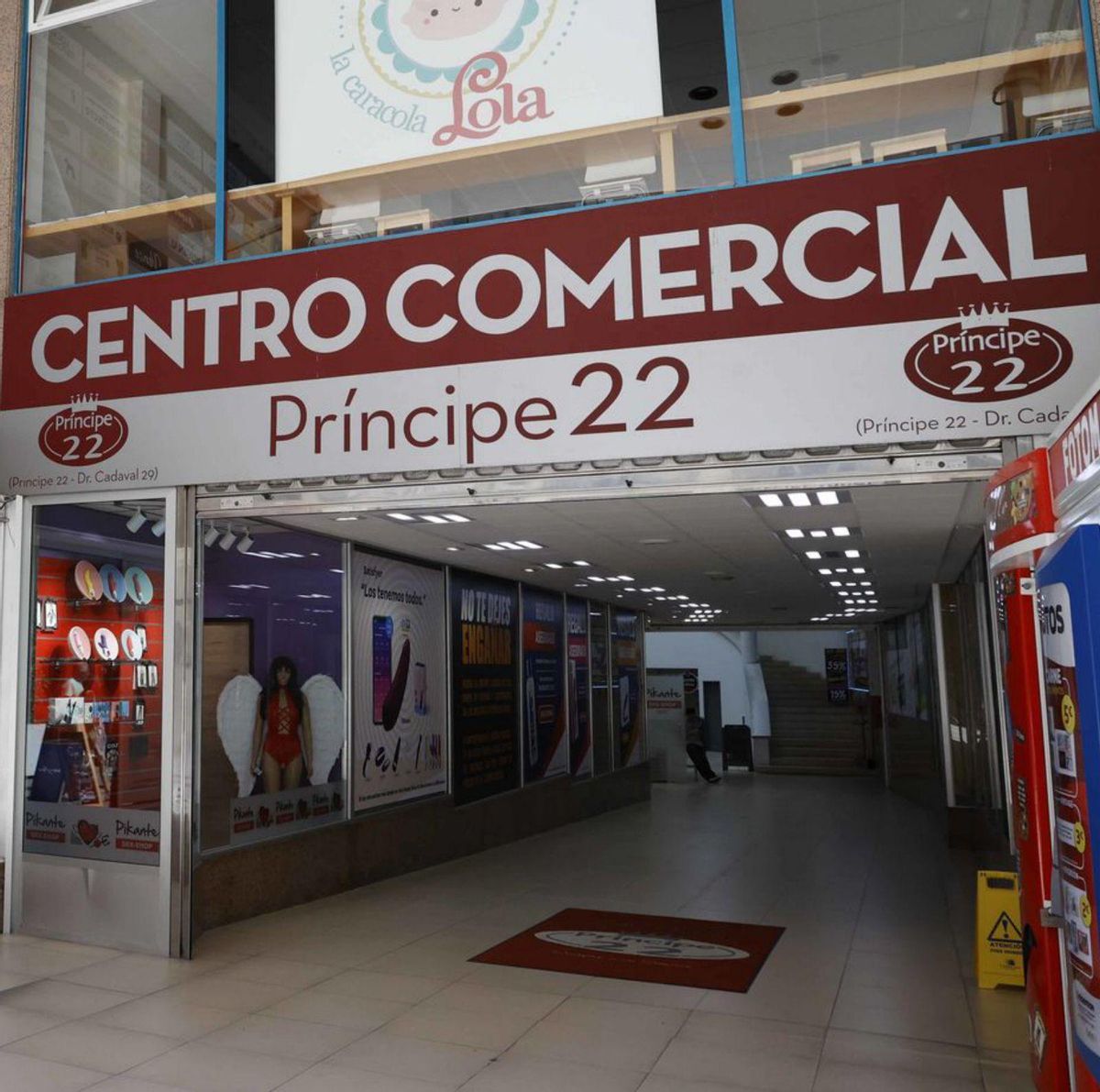 Entrada de las galerías de la calle Príncipe. | // PABLO HERNÁNDEZ GAMARRA