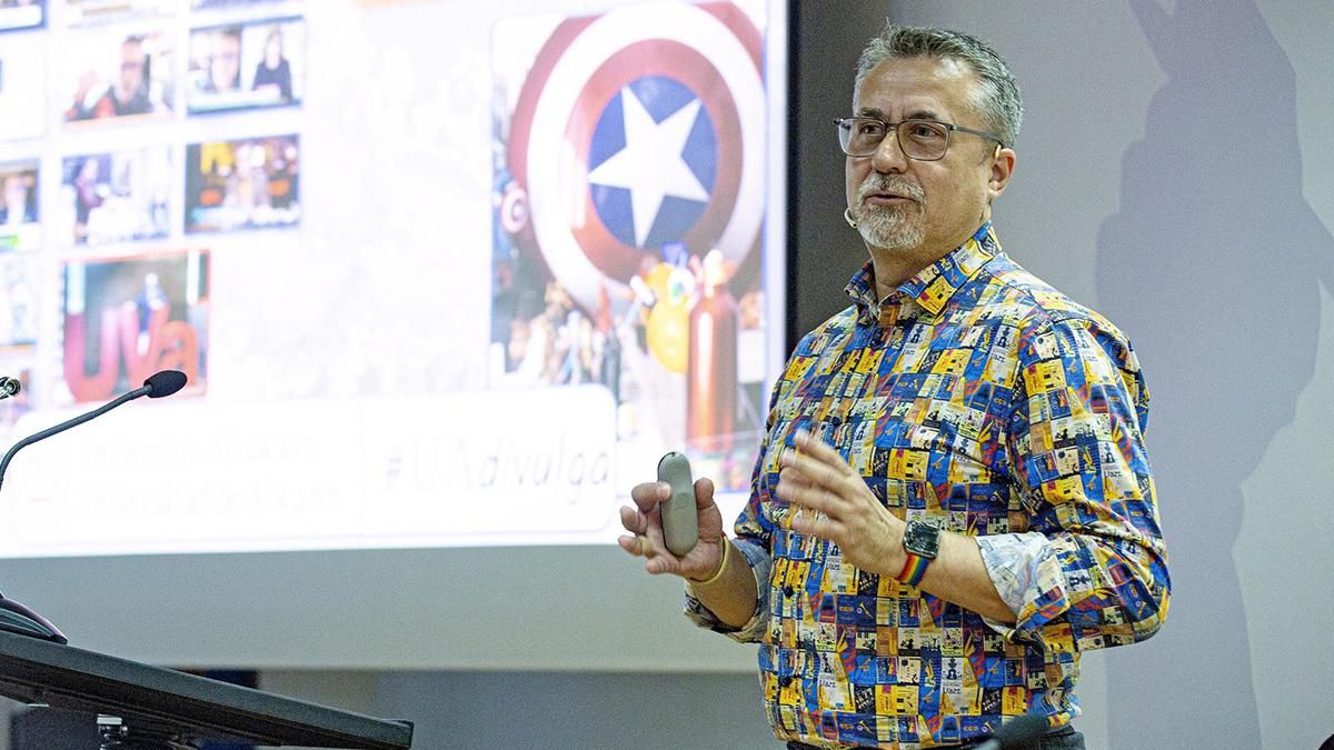 Alfredo Corell, inmunólogo: “Las mujeres tienen respuestas más fuertes a las vacunas que los hombres”