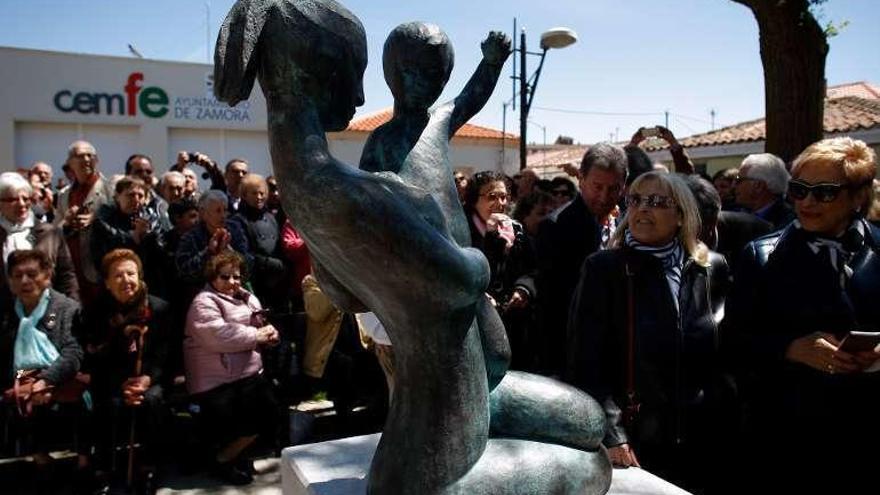 El colectivo vecinal de San José Obrero dinamiza la plaza de Ángel Bariego