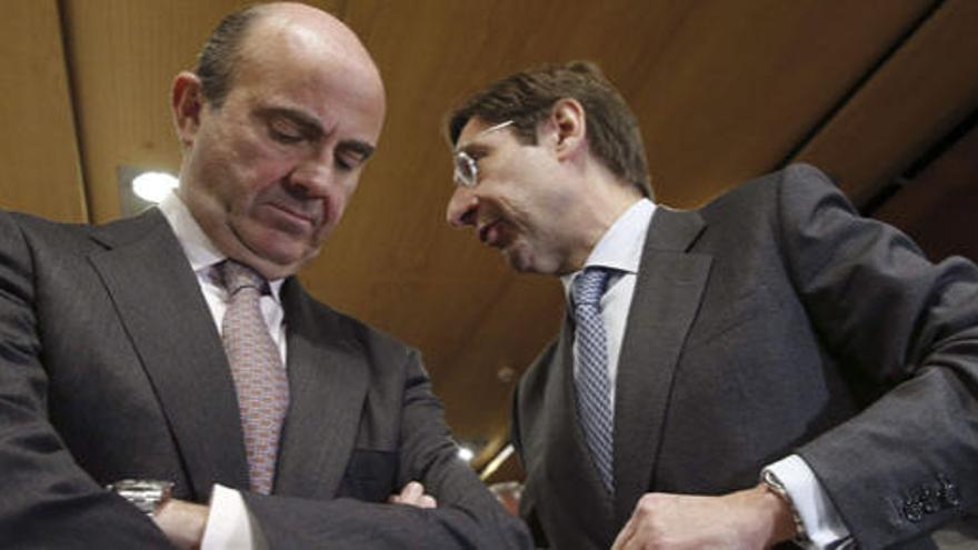 Guindos, con el presidente de Bankia, Goirigolzarri.