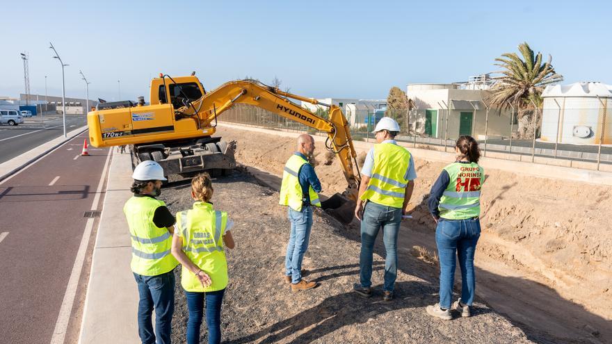 El Cabildo de Lanzarote limpia el barranco de Guacimeta para prevenir inundaciones por lluvia