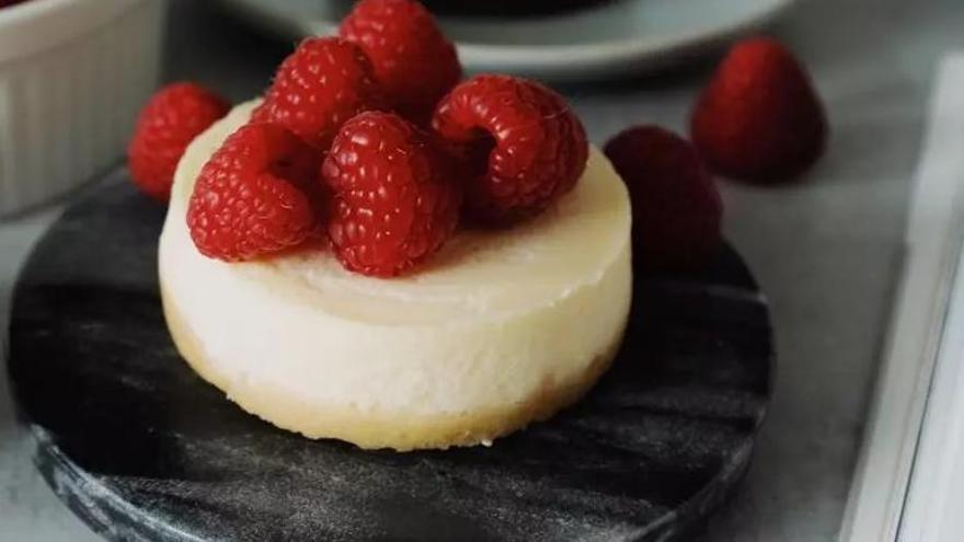 La tarta de queso más ligera que se hace en el microondas en un minuto