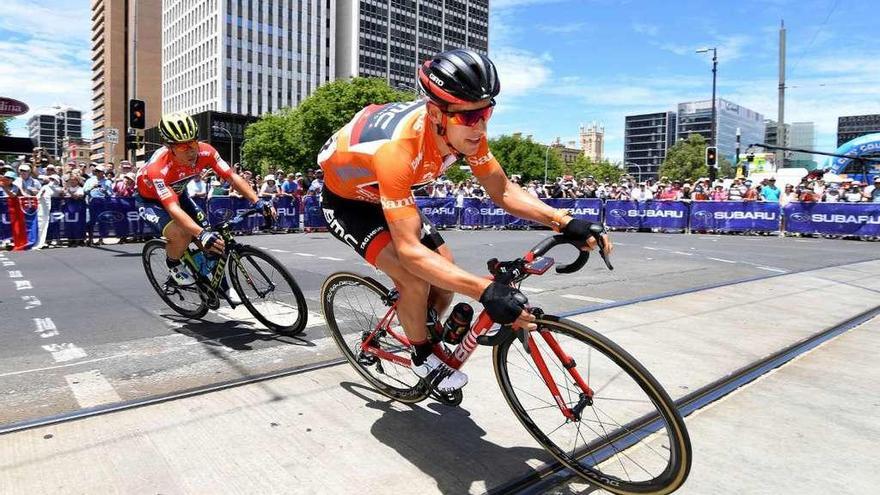 Richie Porte durante la última etapa por las calles de Adelaida. // Stringer