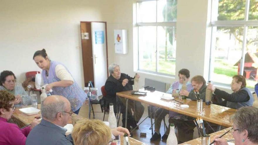 Un grupo de participantes en el taller, durante la jornada de ayer. // Noé Parga