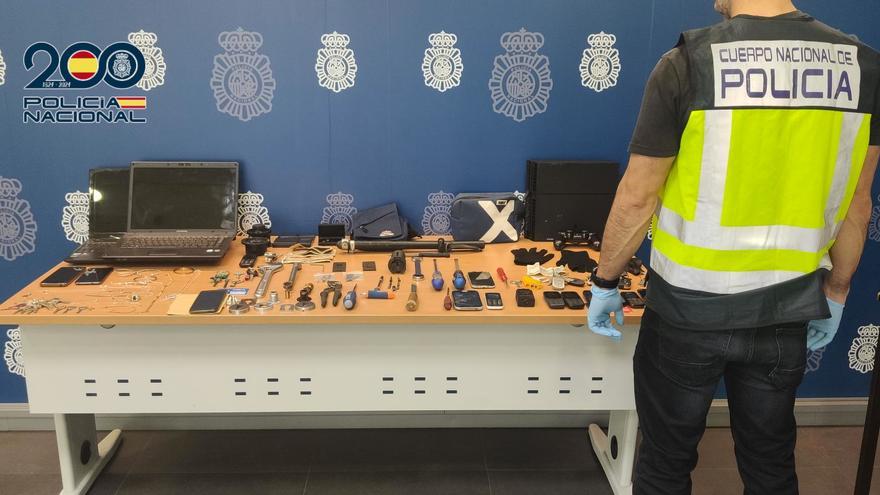 Tres detenidos en Alicante por cometer robos con la ayuda de una limpiadora que facilitaba información