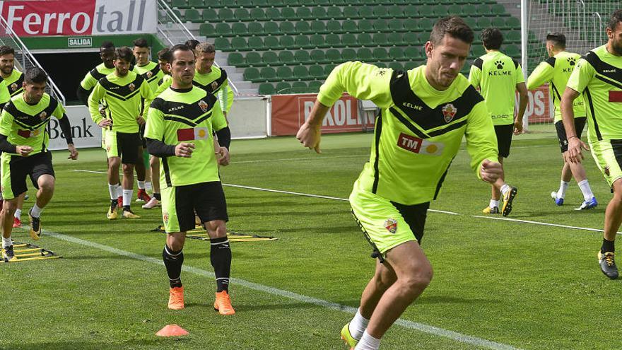 La plantilla del  Elche en el entrenamiento de esta mañana