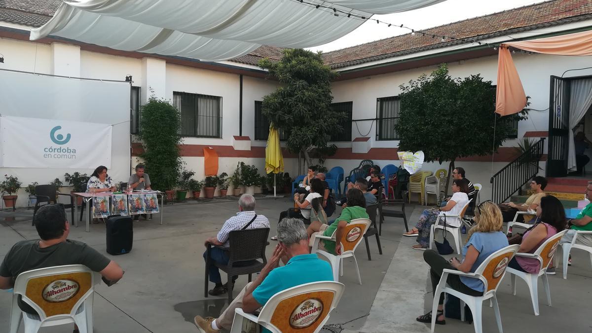 Asamblea ciudadana de Córdoba en Común celebrada el 8 de julio en el Centro Social Rey Heredia.