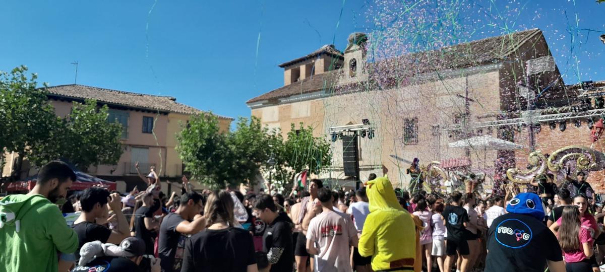La concentración de peñas y la mojada dan inicio a las Fiestas de San Agutín en Toro La concentración de peñas y la mojada dan inicio a las Fiestas de San Agutín en Toro