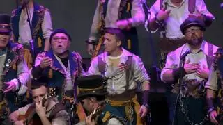 La murga Los Sombreritos culmina la celebración de su 50 aniversario con dos galas conmemorativas.