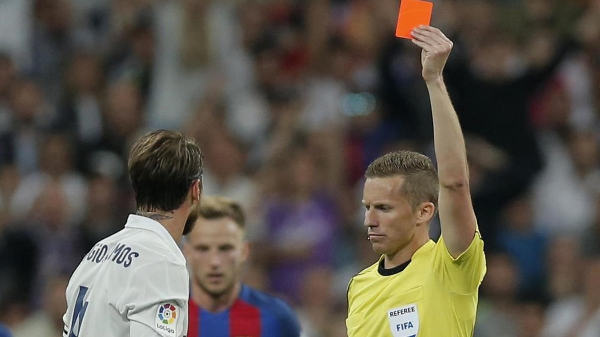 rpaniagua38165028 real madrid s sergio ramos is shown the red card by the refe170425190522