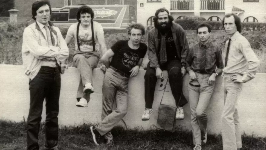 Fallece en Gijón Félix Sánchez Casero, "el jefe" de la mítica banda de rock 'Los Stukas'